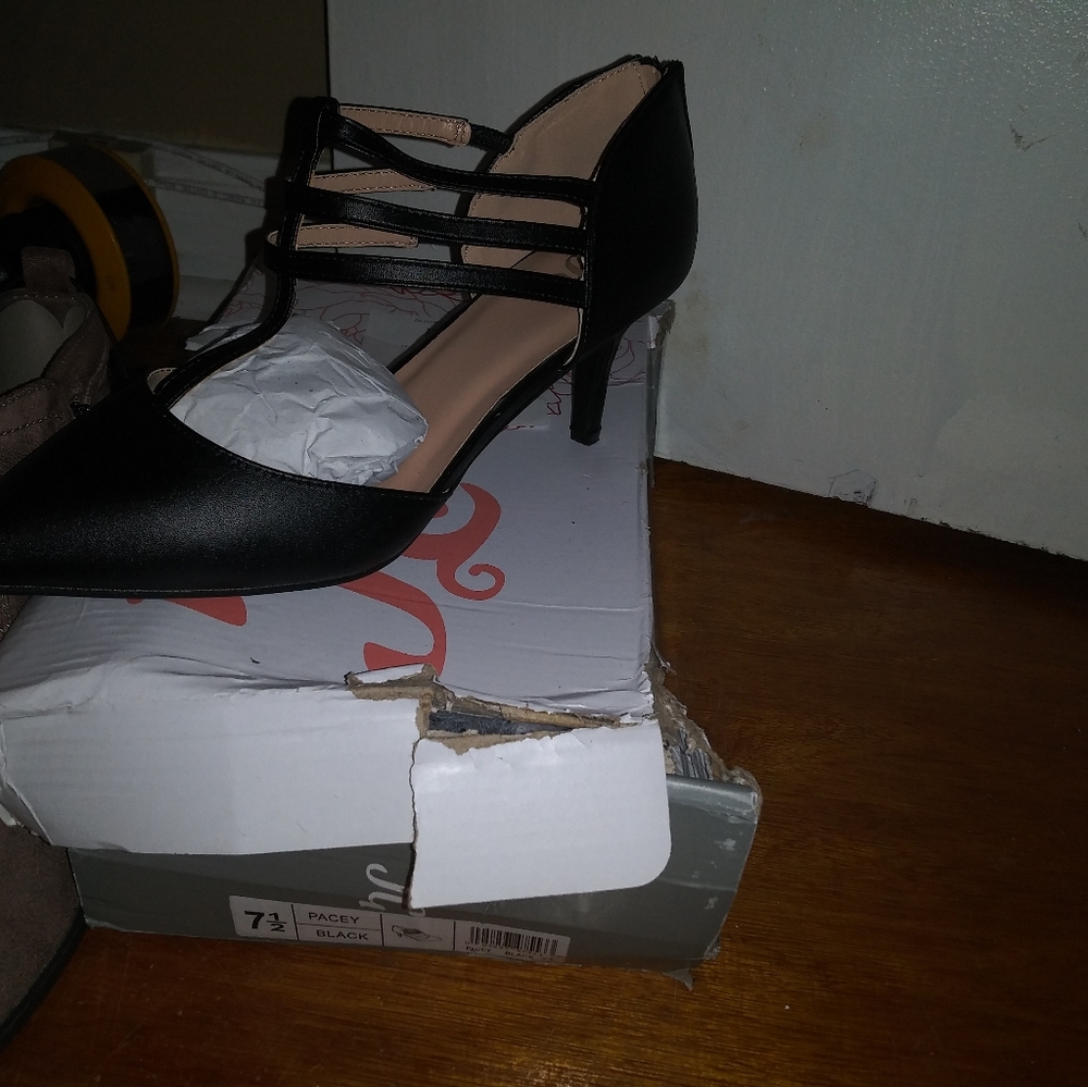 Shoes - Picture 3 of 8